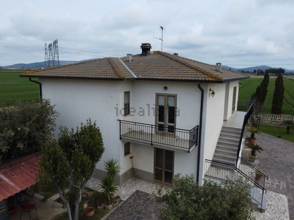casa indipendente in vendita a Campiglia Marittima in zona Venturina