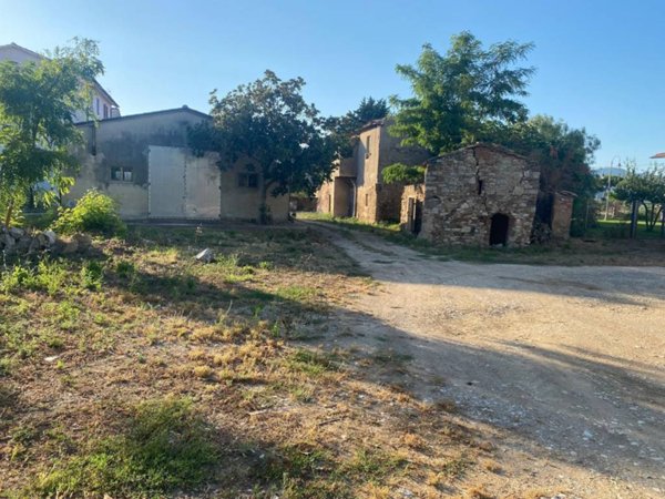 casa indipendente in vendita a Campiglia Marittima in zona Venturina