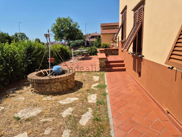 casa indipendente in vendita a Campiglia Marittima in zona Venturina