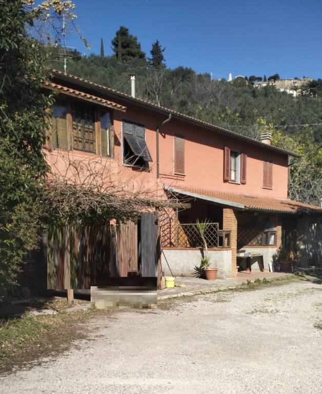 casa indipendente in vendita a Campiglia Marittima in zona Venturina