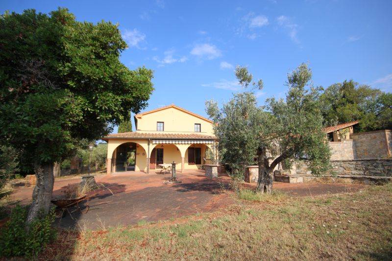 casa indipendente in vendita a Campiglia Marittima in zona Venturina