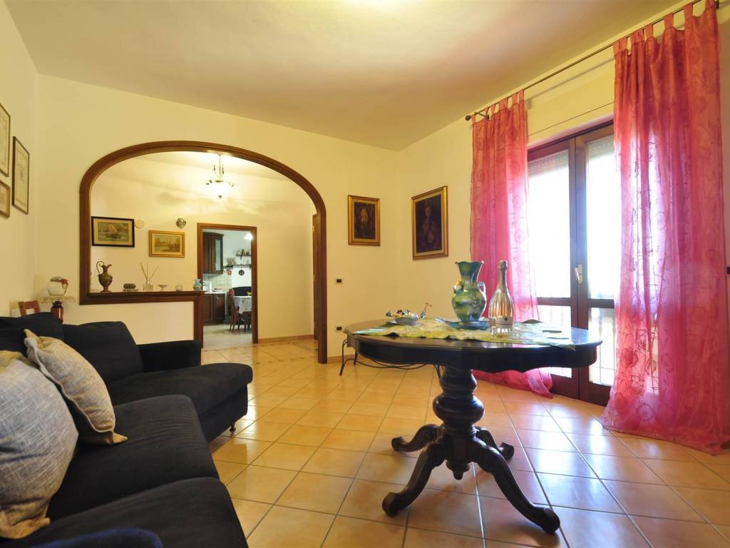casa indipendente in vendita a Campiglia Marittima in zona Venturina