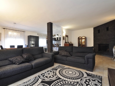 casa indipendente in vendita a Campiglia Marittima in zona Venturina