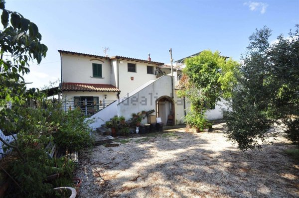 casa indipendente in vendita a Campiglia Marittima in zona Venturina