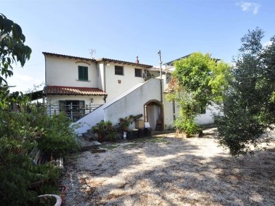 casa indipendente in vendita a Campiglia Marittima in zona Venturina