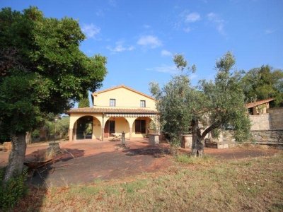casa indipendente in vendita a Campiglia Marittima in zona Venturina