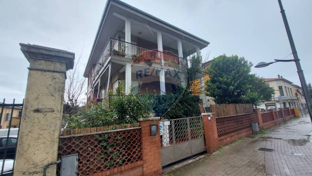 casa indipendente in vendita a Campiglia Marittima in zona Venturina