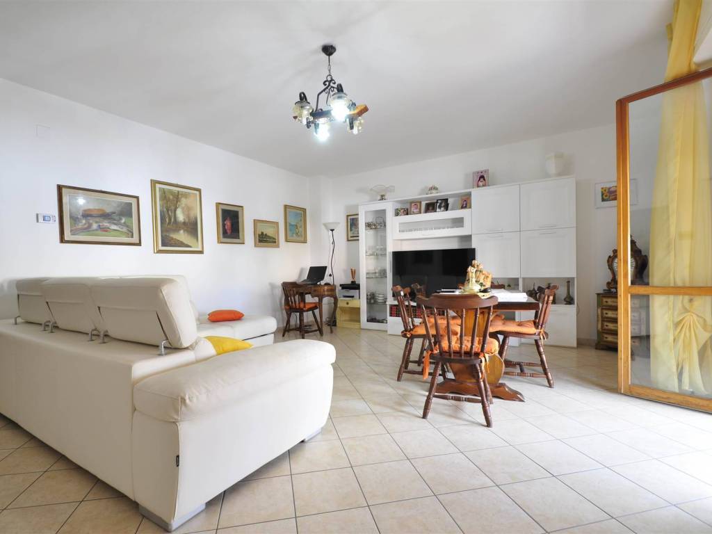appartamento in vendita a Campiglia Marittima in zona Venturina