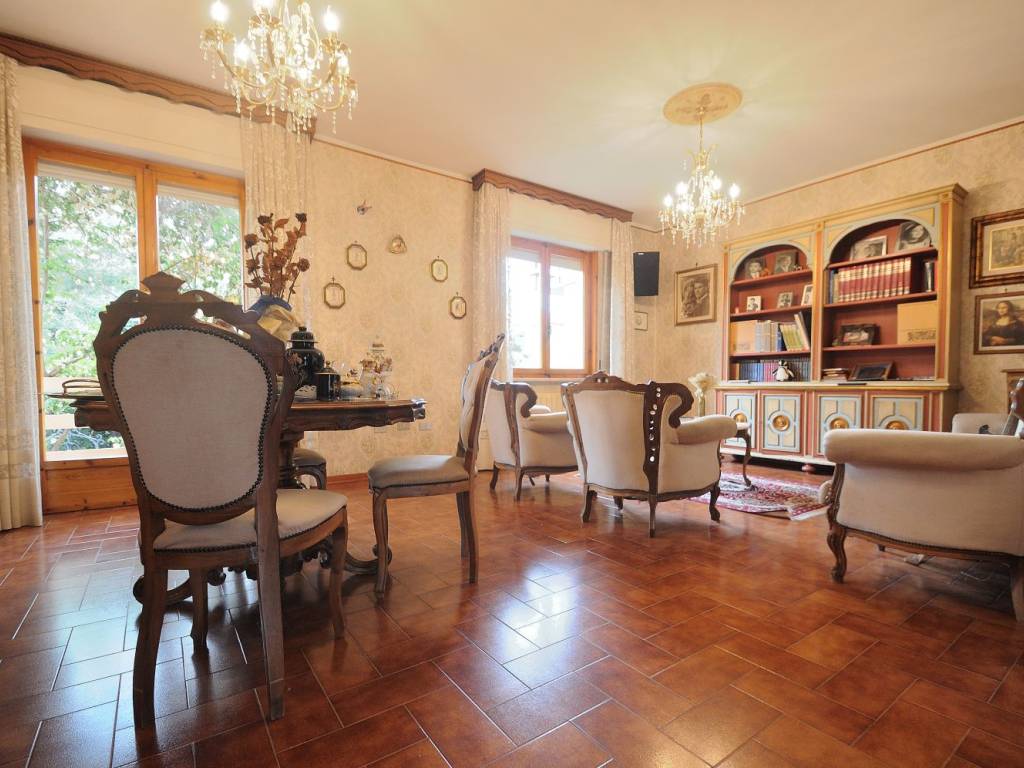 casa indipendente in vendita a Campiglia Marittima in zona Venturina