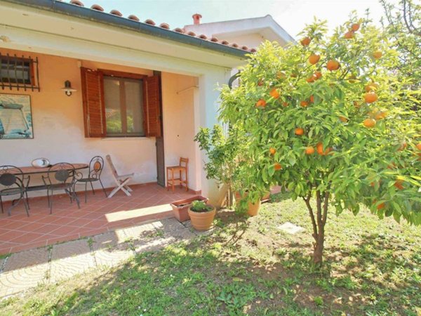 casa indipendente in vendita a Campiglia Marittima in zona Venturina