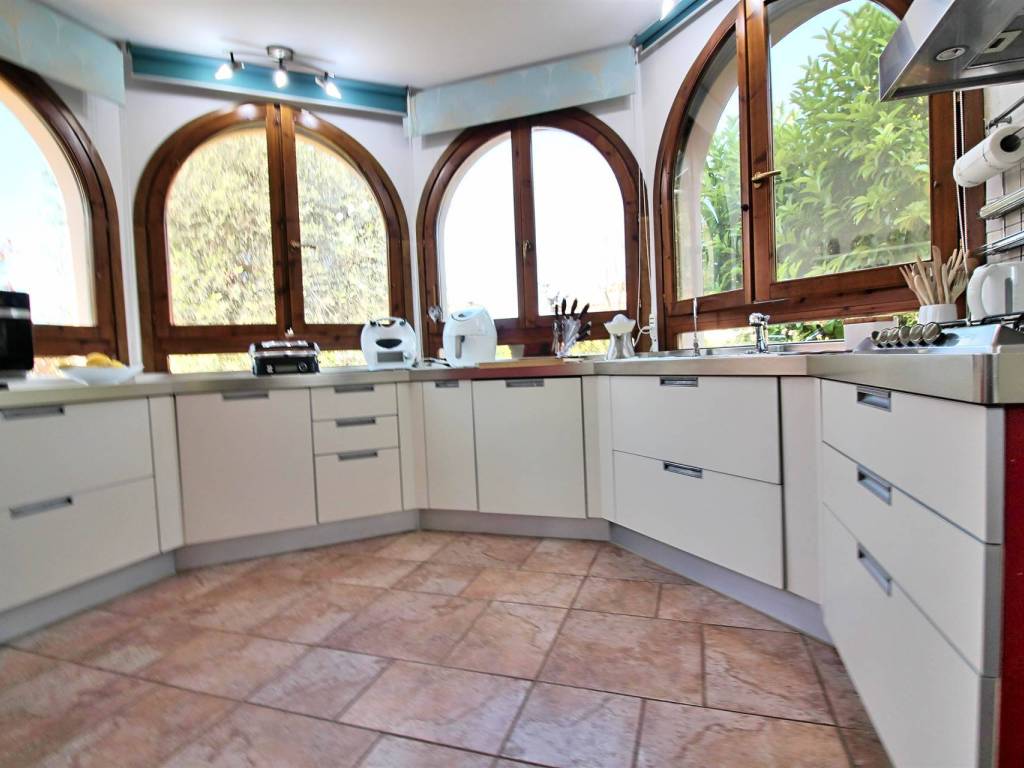 casa indipendente in vendita a Campiglia Marittima in zona Venturina