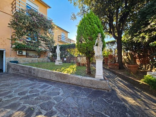 appartamento in vendita a Campiglia Marittima in zona Venturina