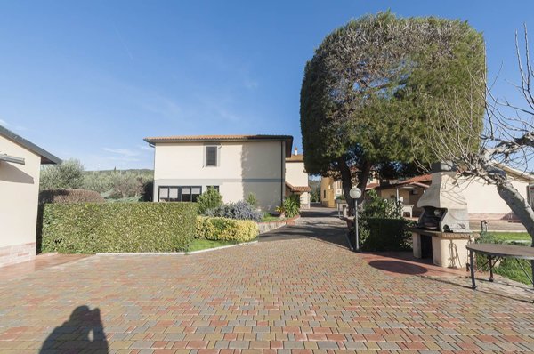 casa indipendente in vendita a Campiglia Marittima in zona Venturina