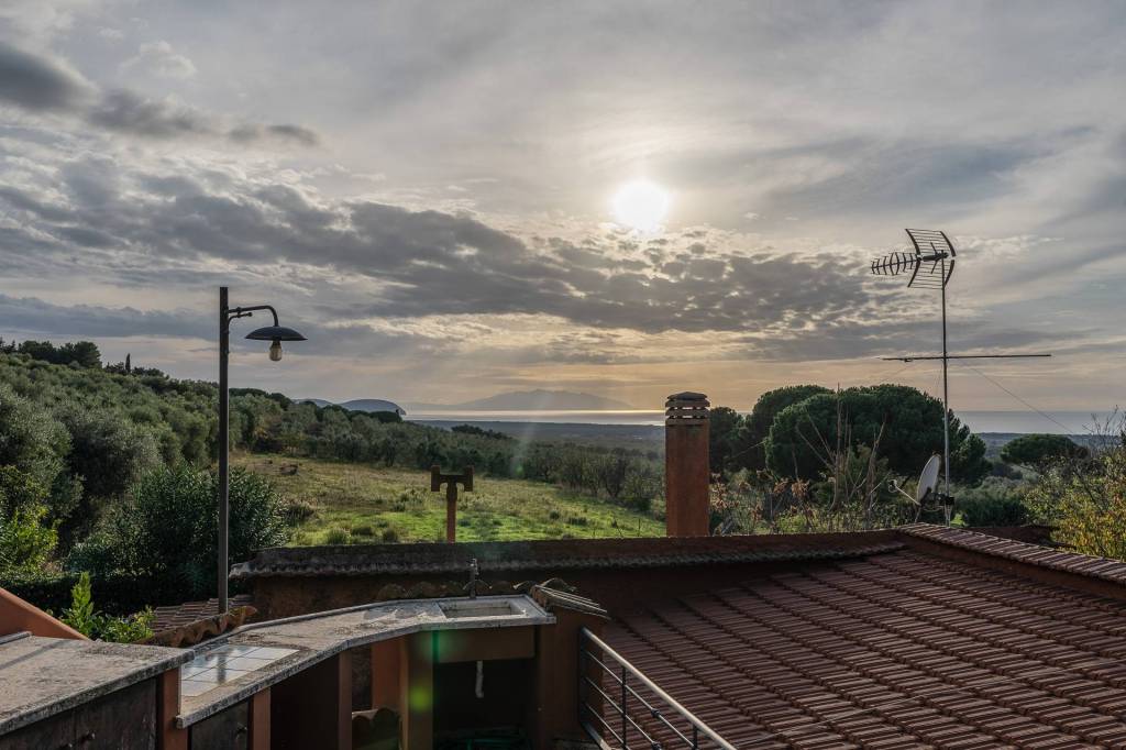 casa indipendente in vendita a Campiglia Marittima