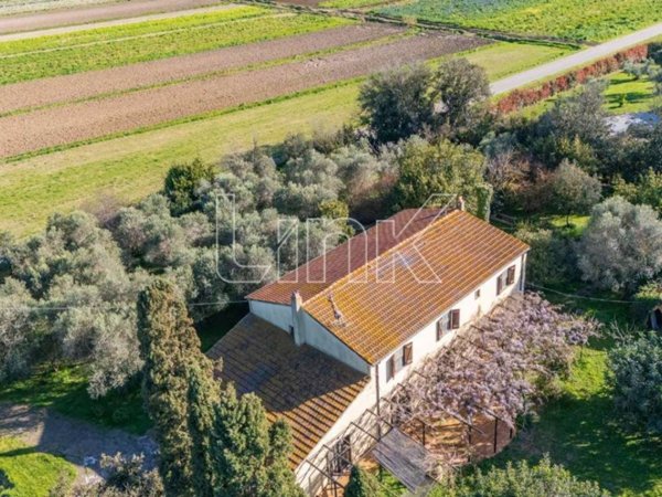 casa indipendente in vendita a Campiglia Marittima in zona Venturina