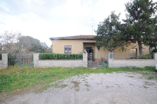 casa indipendente in vendita a Campiglia Marittima in zona Venturina