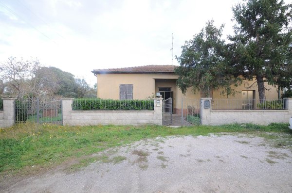 casa indipendente in vendita a Campiglia Marittima in zona Venturina