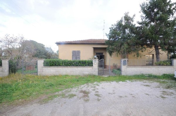 casa indipendente in vendita a Campiglia Marittima in zona Venturina