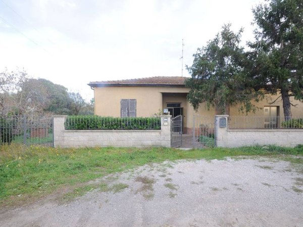 casa indipendente in vendita a Campiglia Marittima in zona Venturina