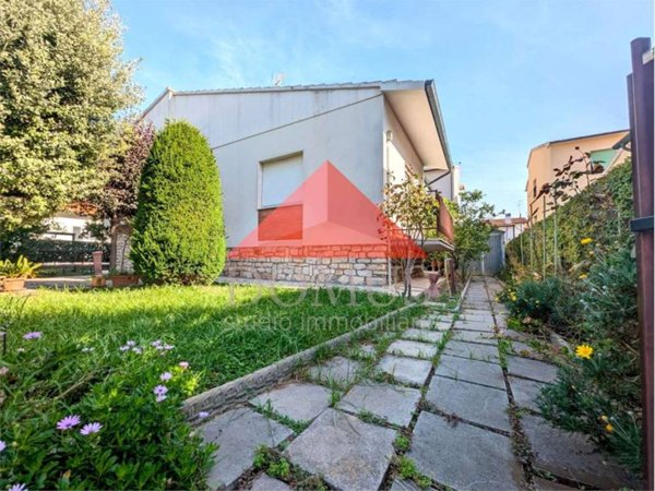 casa indipendente in vendita a Campiglia Marittima in zona Venturina