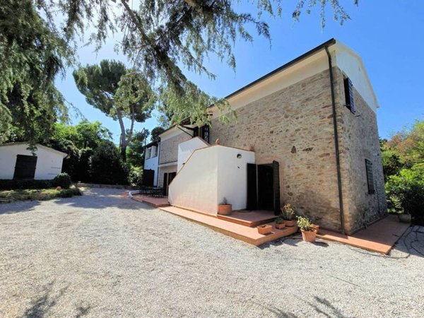 casa indipendente in vendita a Campiglia Marittima in zona Venturina