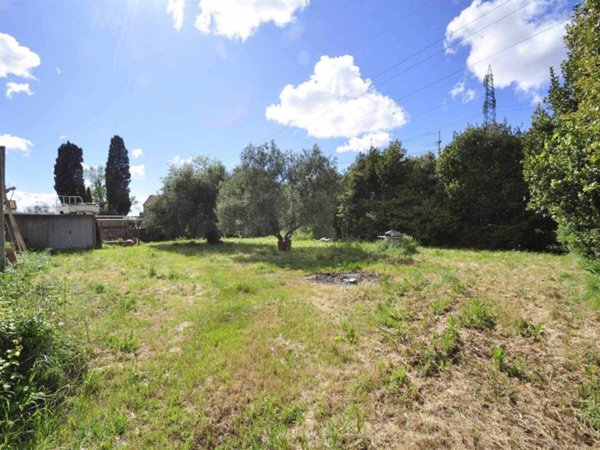 locale di sgombero in vendita a Campiglia Marittima in zona Venturina