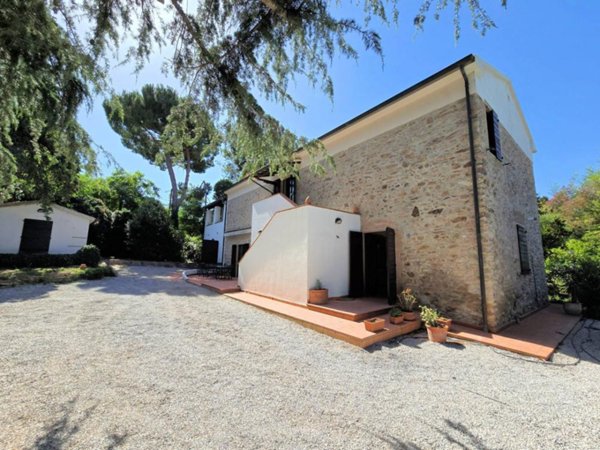 casa indipendente in vendita a Campiglia Marittima in zona Venturina