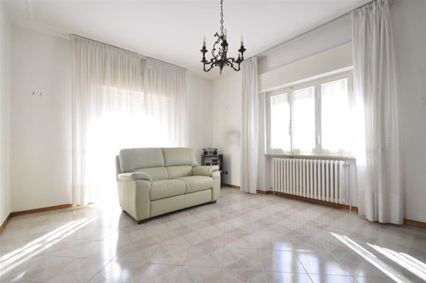 casa indipendente in vendita a Campiglia Marittima in zona Venturina