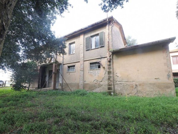 pentavano in vendita a Campiglia Marittima in zona Venturina