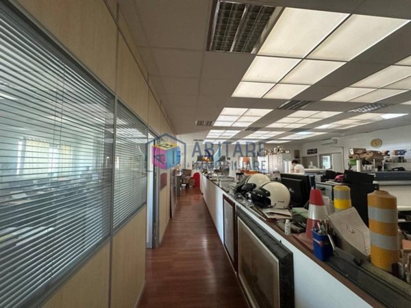 locale commerciale in vendita a Campiglia Marittima