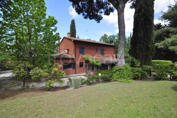 casa indipendente in vendita a Campiglia Marittima in zona Venturina