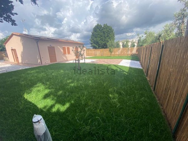 casa indipendente in vendita a Campiglia Marittima in zona Venturina