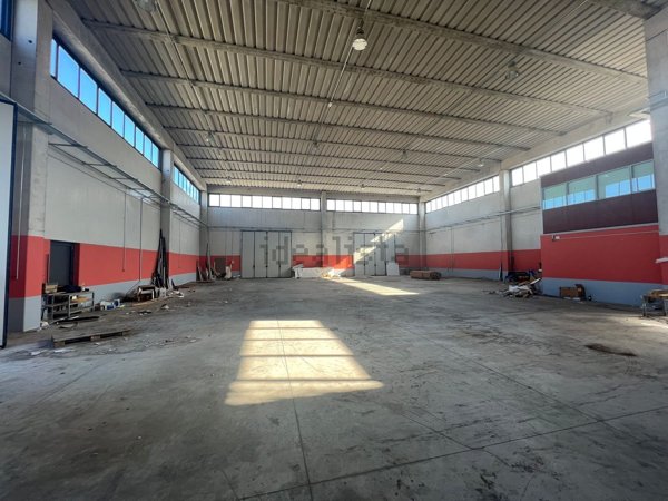 capannone in vendita a Campiglia Marittima in zona Venturina