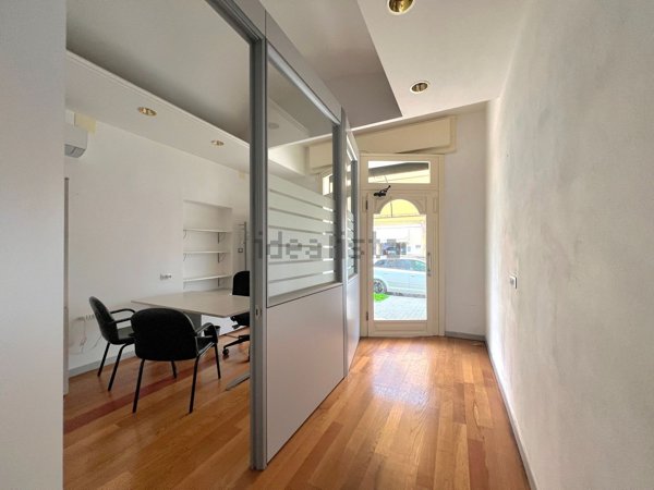 locale commerciale in vendita a Campiglia Marittima in zona Venturina