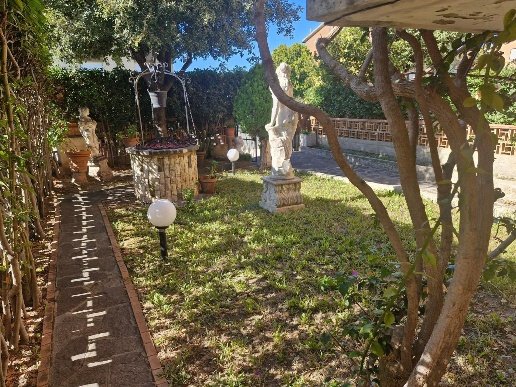 casa indipendente in vendita a Campiglia Marittima in zona Venturina