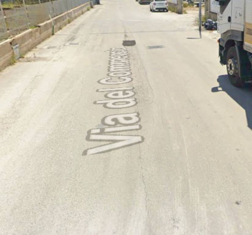 locale commerciale in vendita a Campiglia Marittima in zona Venturina