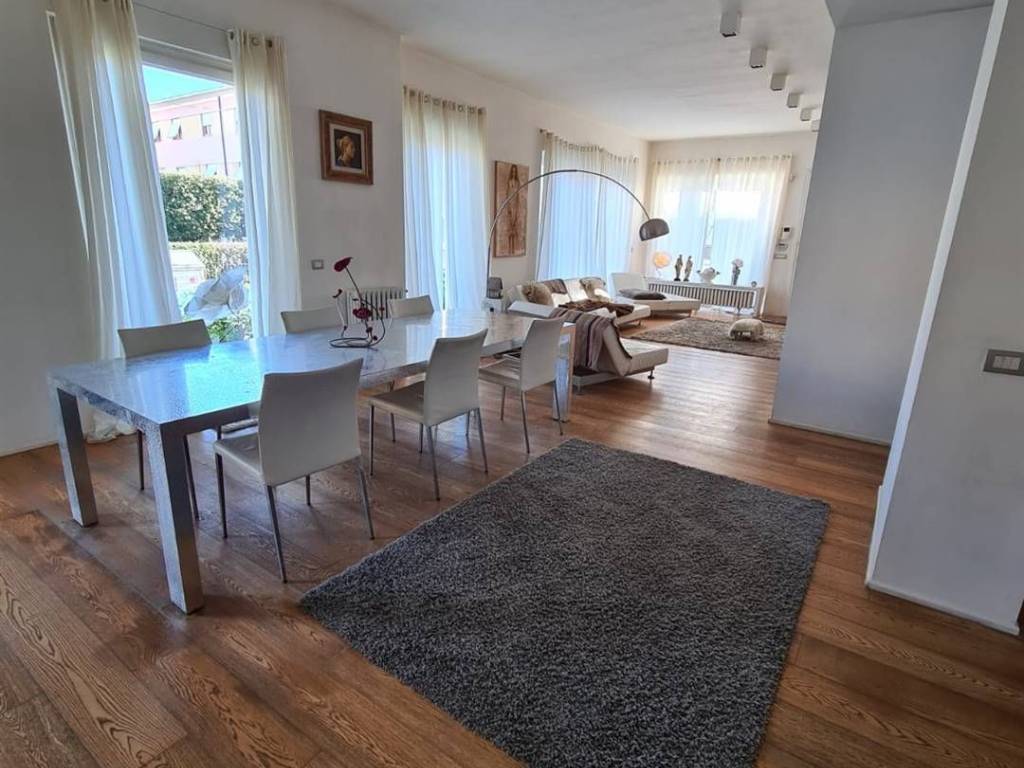 casa indipendente in vendita a Campiglia Marittima in zona Venturina