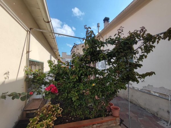 casa indipendente in vendita a Campiglia Marittima in zona Venturina