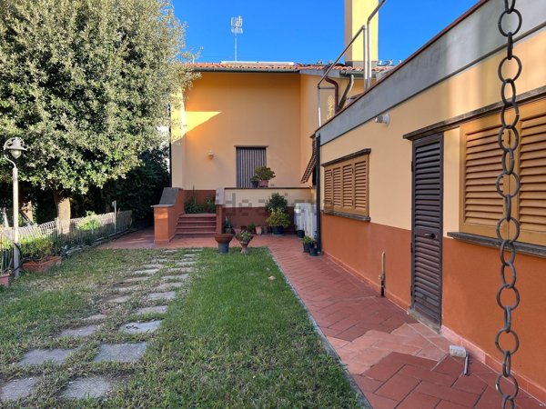 casa indipendente in vendita a Campiglia Marittima in zona Venturina