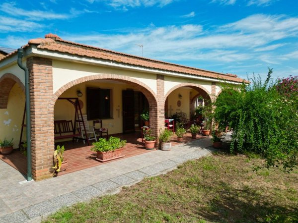 casa indipendente in vendita a Campiglia Marittima