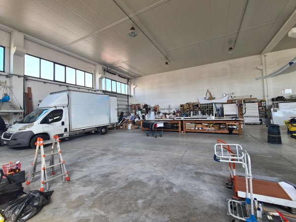 capannone in vendita a Campiglia Marittima in zona Venturina