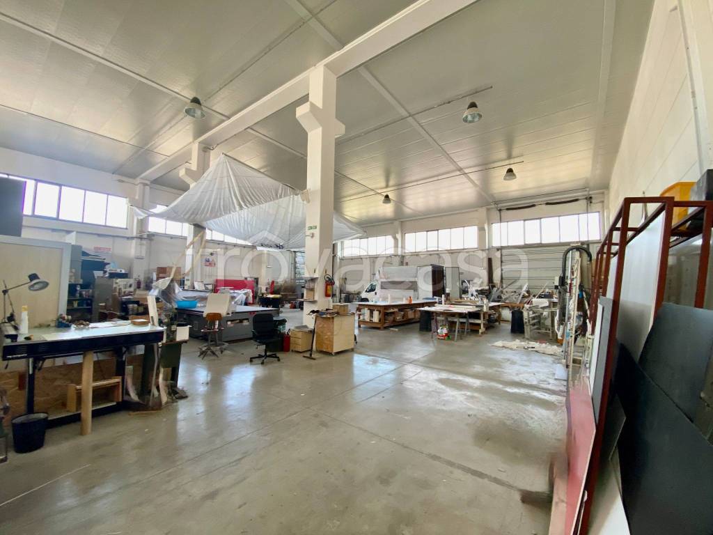 locale commerciale in vendita a Campiglia Marittima