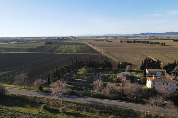 casa indipendente in vendita a Campiglia Marittima in zona Venturina