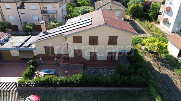 casa indipendente in vendita a Campiglia Marittima in zona Venturina