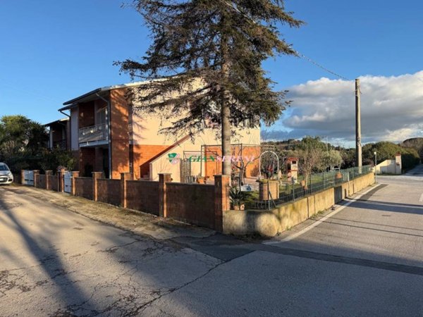 casa indipendente in vendita a Campiglia Marittima in zona Venturina