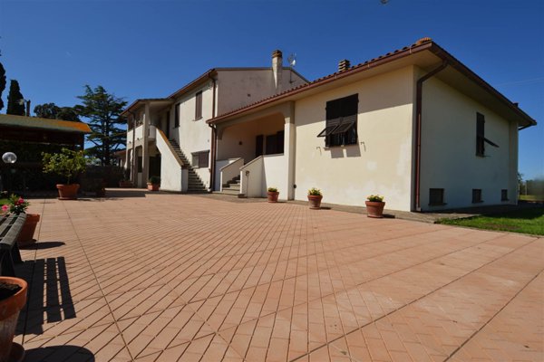 casa indipendente in vendita a Campiglia Marittima in zona Venturina