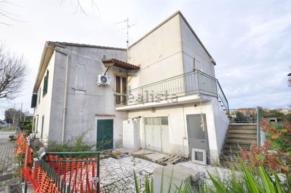 appartamento in vendita a Campiglia Marittima in zona Venturina