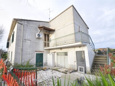 appartamento in vendita a Campiglia Marittima in zona Venturina