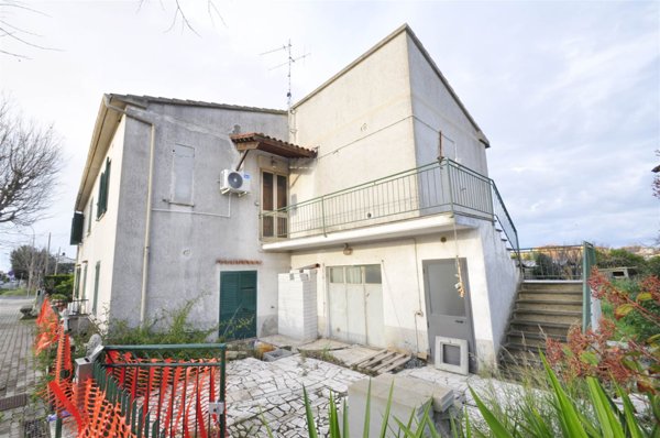 casa indipendente in vendita a Campiglia Marittima in zona Venturina