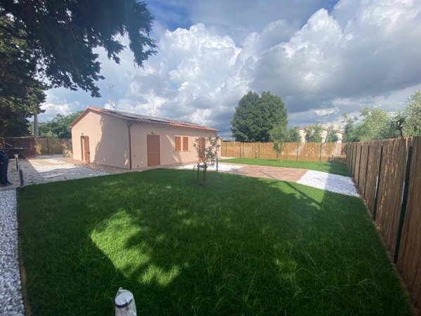 casa indipendente in vendita a Campiglia Marittima in zona Venturina